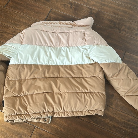 A&F Excellent condition puffer - Picture 4 of 4